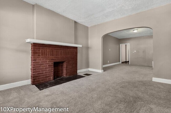 Building Photo - 498 N Champion Ave