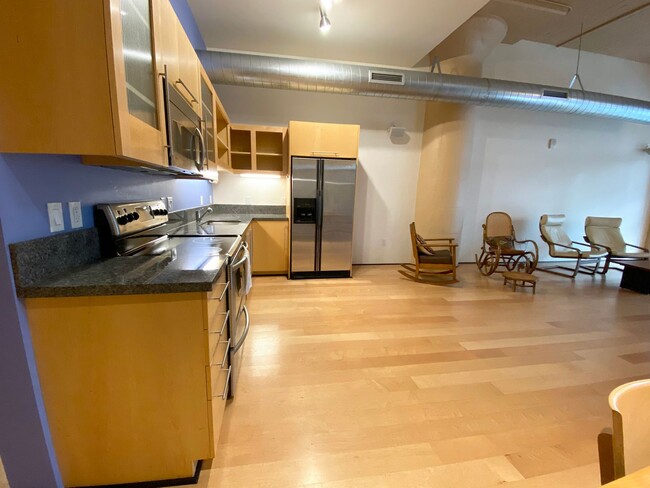 Building Photo - Gorgeous Pearl Loft with Private Entrance,...