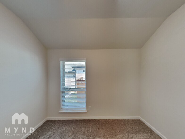 Building Photo - 3128 Cottontail Dr