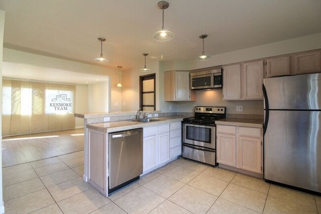 Building Photo - 1636 Cherry Ln