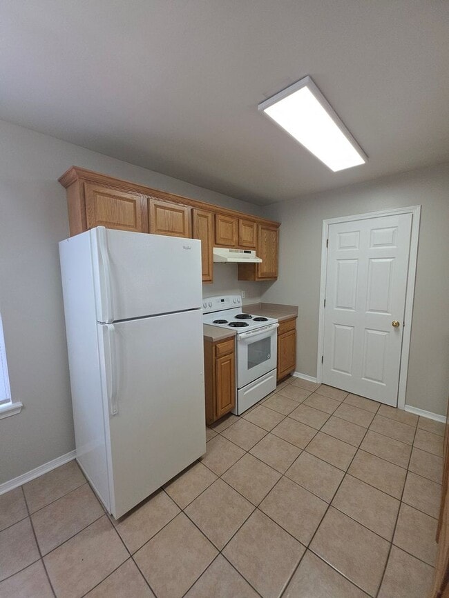 Building Photo - 102 Willow Creek Dr