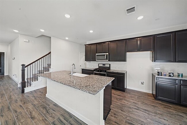 Building Photo - 2500 Forest Creek Dr