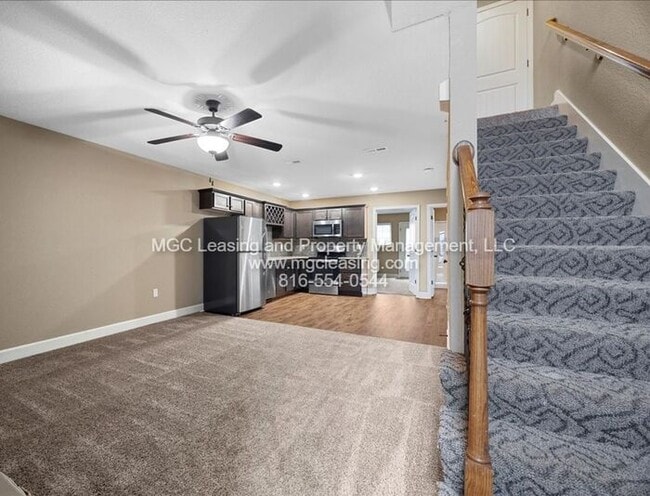 Building Photo - Timber Trails Townhome - Interior townhome with reduced rent