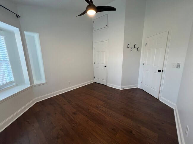 Building Photo - 2654 Crosspark Dr