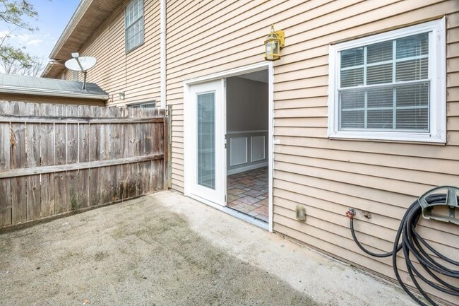 Building Photo - 416 Northdale Ct