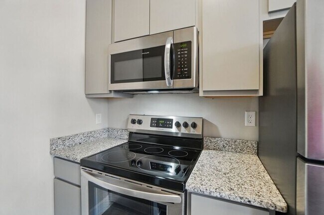 Building Photo - 107 W Elder St