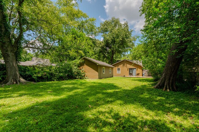 Building Photo - 3159 Wilcox Ave