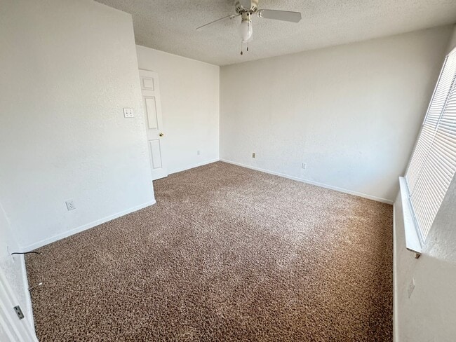 Building Photo - 1306 Monroe Loop
