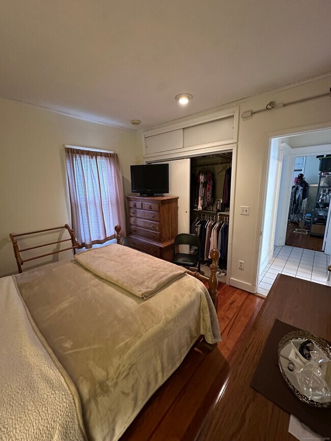 Building Photo - 220 Elliott Ave