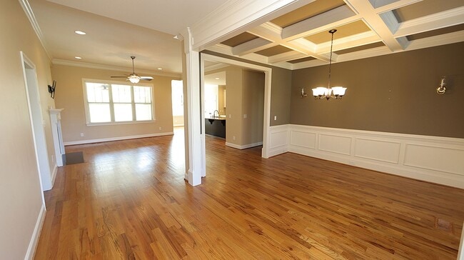 Building Photo - Lovely Heritage Home with Ideal Floorplan