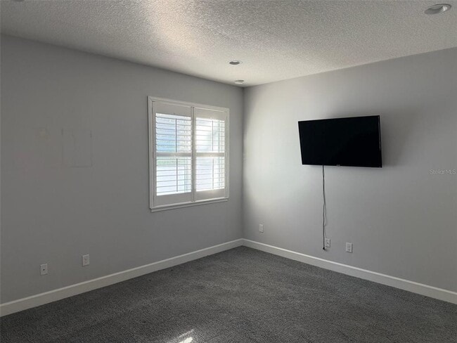 Building Photo - 2503 NE 33rd Ct