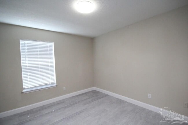 Building Photo - 2437 Gulf Breeze Ave