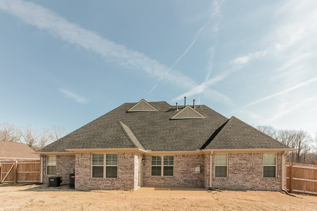 Building Photo - 2229 Lesterfield Pl