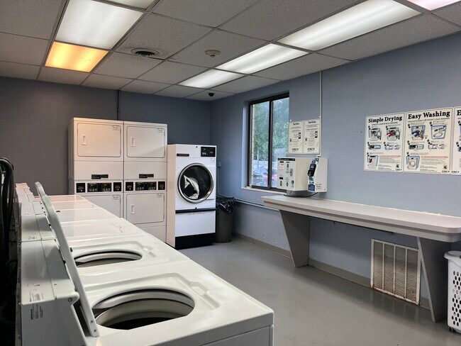 Building Photo - 1750 N Marywood Ave