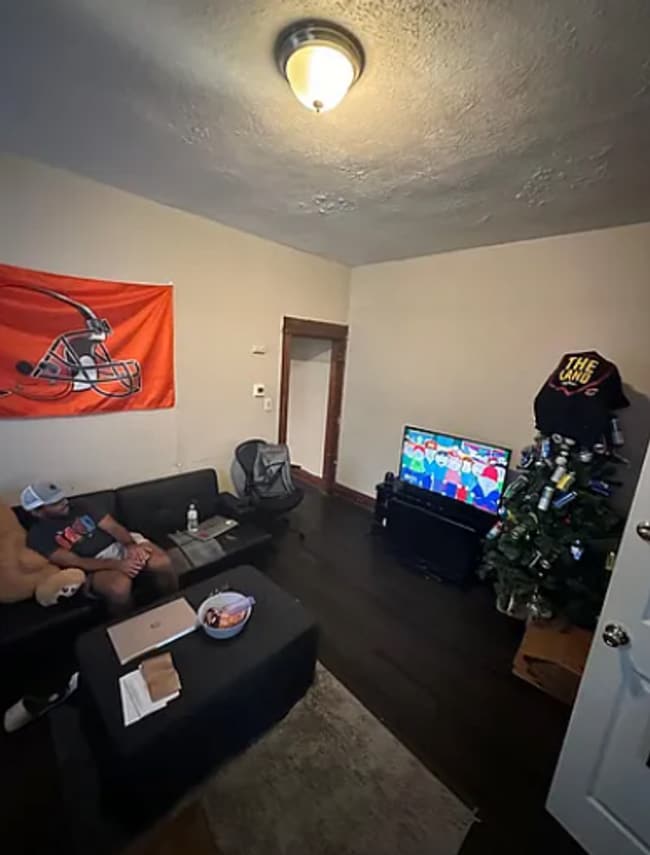 Building Photo - 5 Bedroom House Available Next to UC Campus