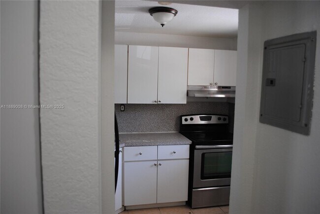 Building Photo - 17255 SW 95th Ave