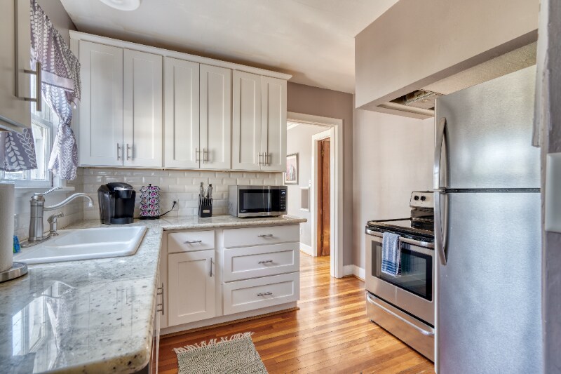 Building Photo - 3565 NE Broadway