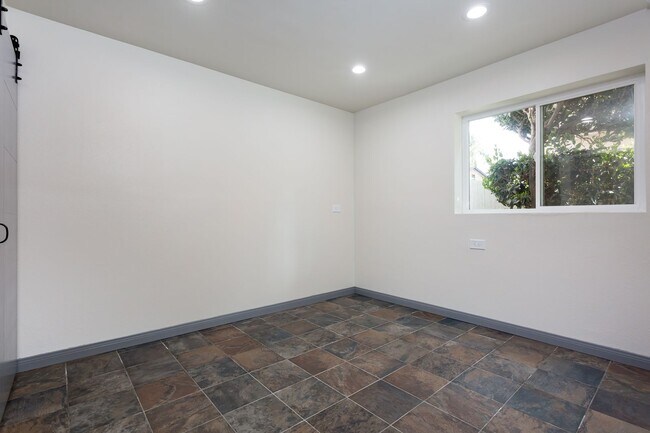 Building Photo - 776 Sapphire St