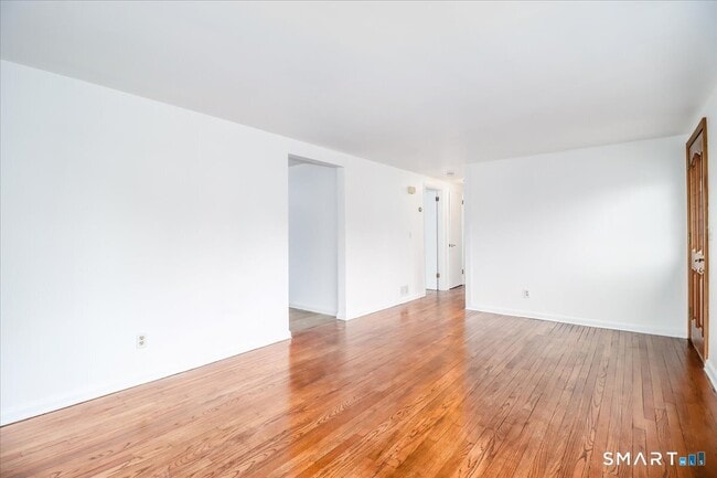 Building Photo - 10 Bonnybrook Dr