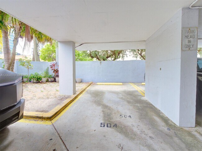 Building Photo - 6725 Harding Ave