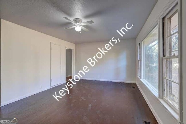 Building Photo - 1752 Upper River Rd