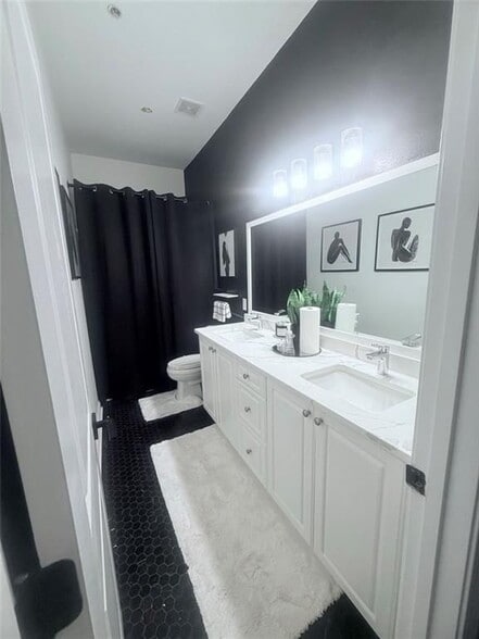 Building Photo - 2015 Barrett Lakes Blvd