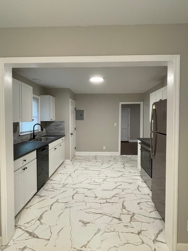 Building Photo - 909 Sandalwood Dr