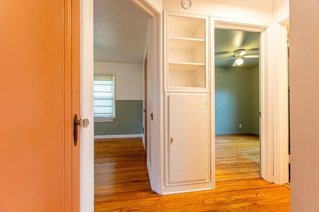 Building Photo - Adorable 2 Bedroom / 2 Bath Home in Aksarben with Washer/Dryer and Fenced Backyard!