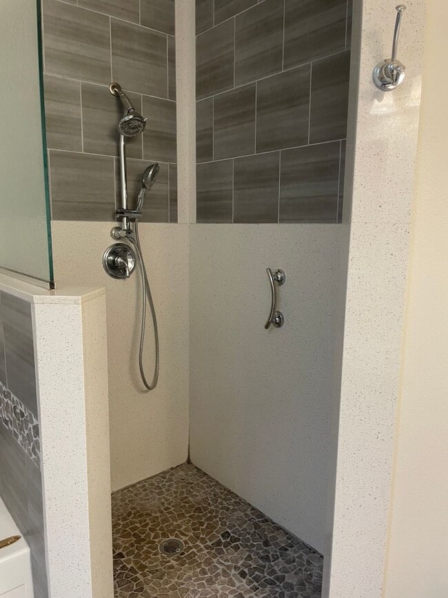 Building Photo - Lovely Home in Holmes Harbor with a Short Term Lease!