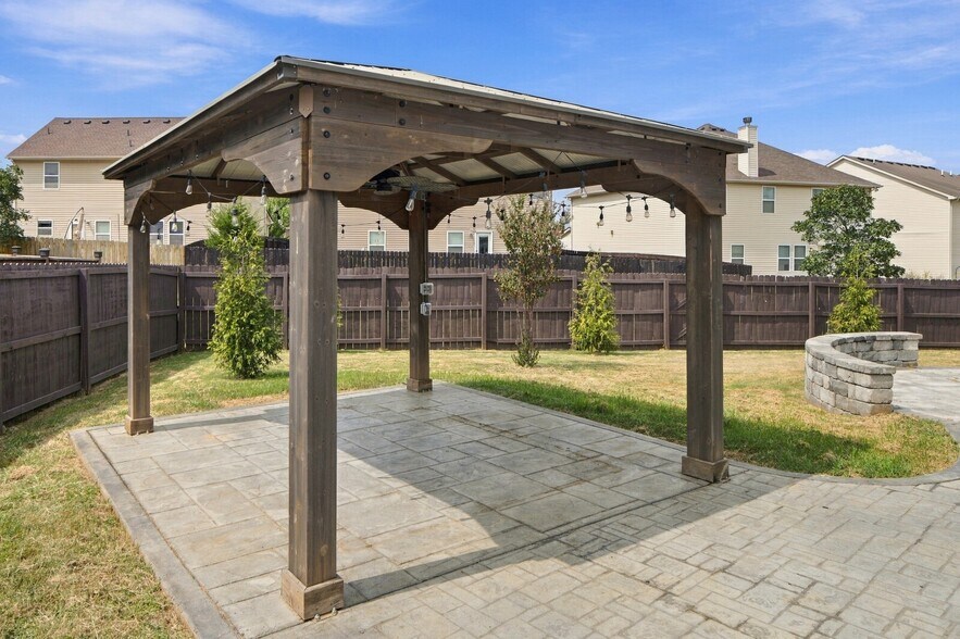 Building Photo - 132 Slaters Dr