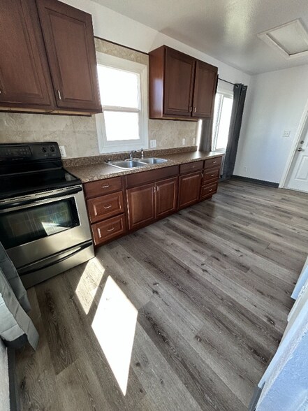 Building Photo - 221 9th Ave S