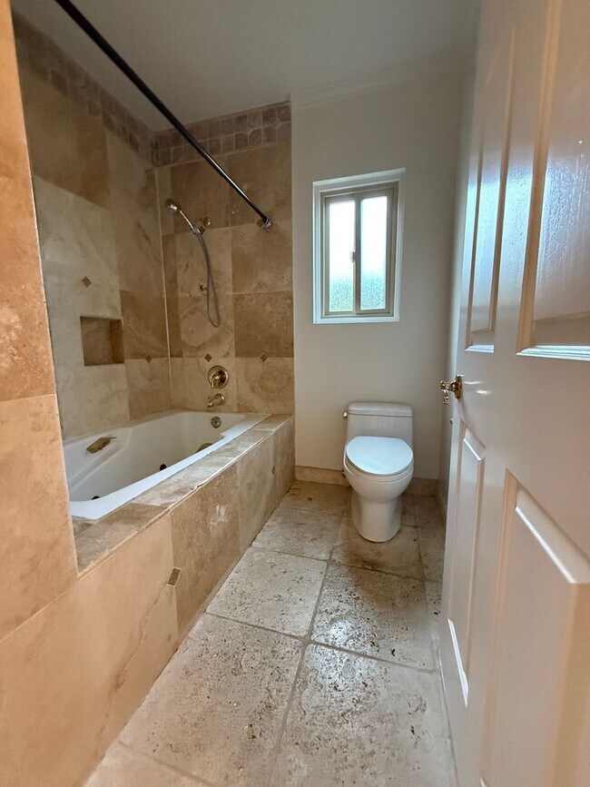 Building Photo - San Pedro 4 bedroom, 3 Bath Home with yard and Deck! Available NOW!