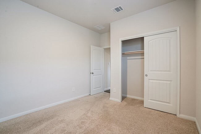 Building Photo - 224 Briggs Ln