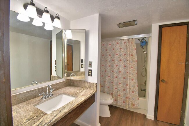 Building Photo - 5027 Sherwood Ln