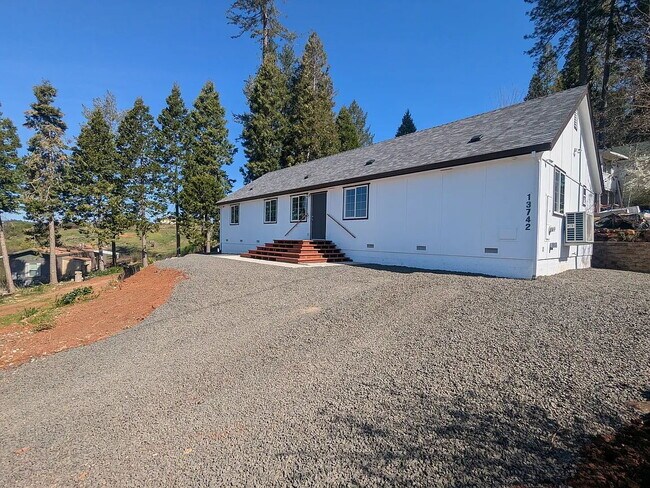 Building Photo - Home Available now!
