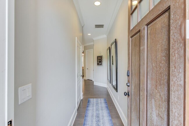 Building Photo - 1450 Edgebrook Ct NE