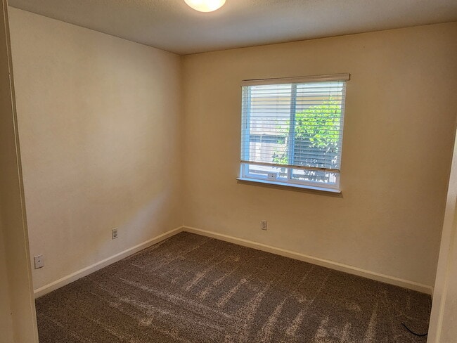 Building Photo - 2581 Greenwood Ln