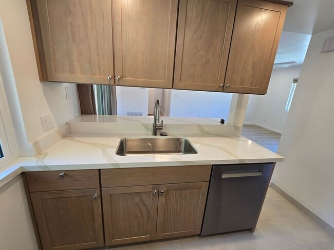 Building Photo - JAMACHA GREENS BEAUTY – FULLY REMODELED 2BR TOWNHOME!