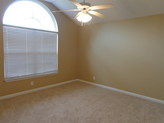 Building Photo - 3720 Southbend Dr