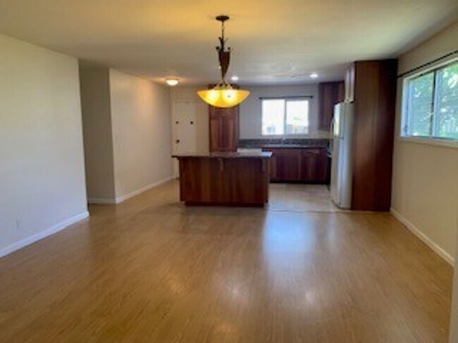 Building Photo - Desirable Koko Head Terrace Home - Availab...