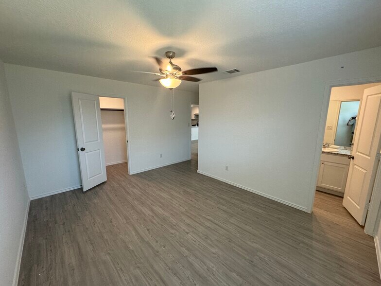 Building Photo - 1155 Barbarosa Rd