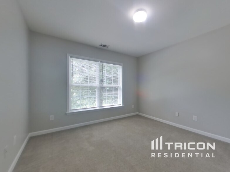 Building Photo - 3124 Delacorte Dr