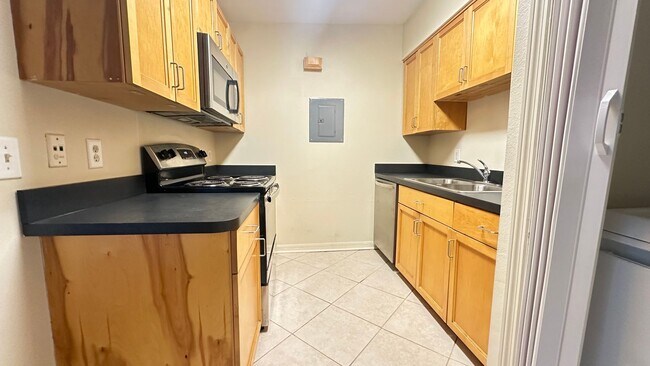 Building Photo - 231 S Summerlin Ave