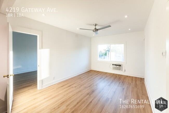 Building Photo - Sweet Silver Lake One Bedroom | Upper Unit...