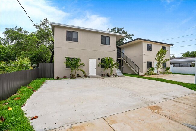 Building Photo - 5823 NW 30th Ave