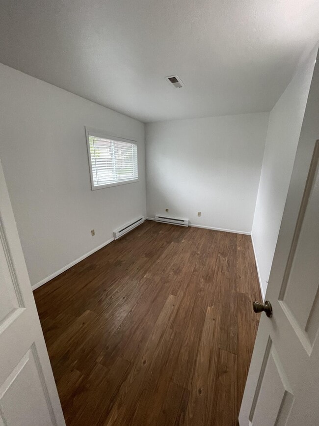 Building Photo - 385 Pheasant Pl