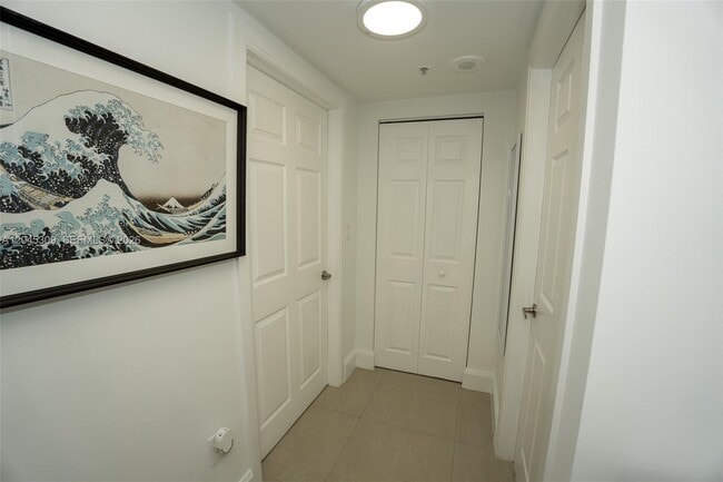 Building Photo - 2951 S Bayshore Dr