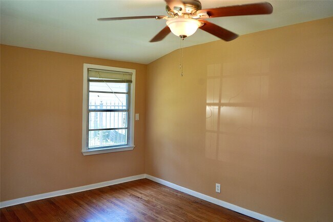 Building Photo - 7328 Oak Hl