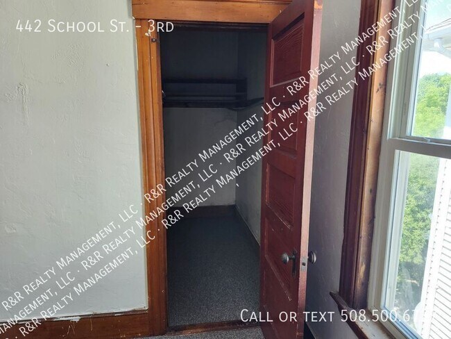 Building Photo - 442 School St