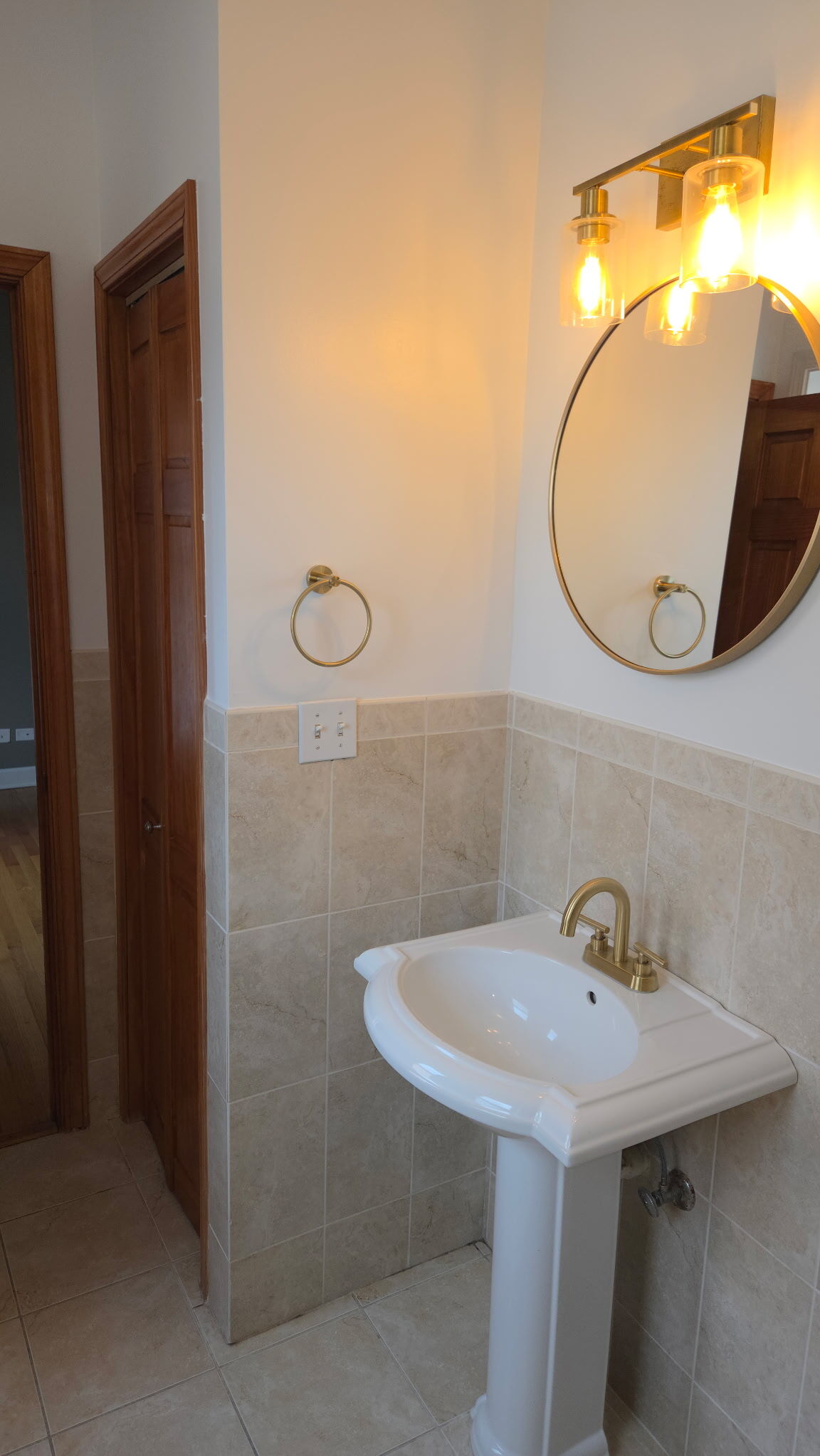 Primary bathroom - 3318 N Keystone Ave